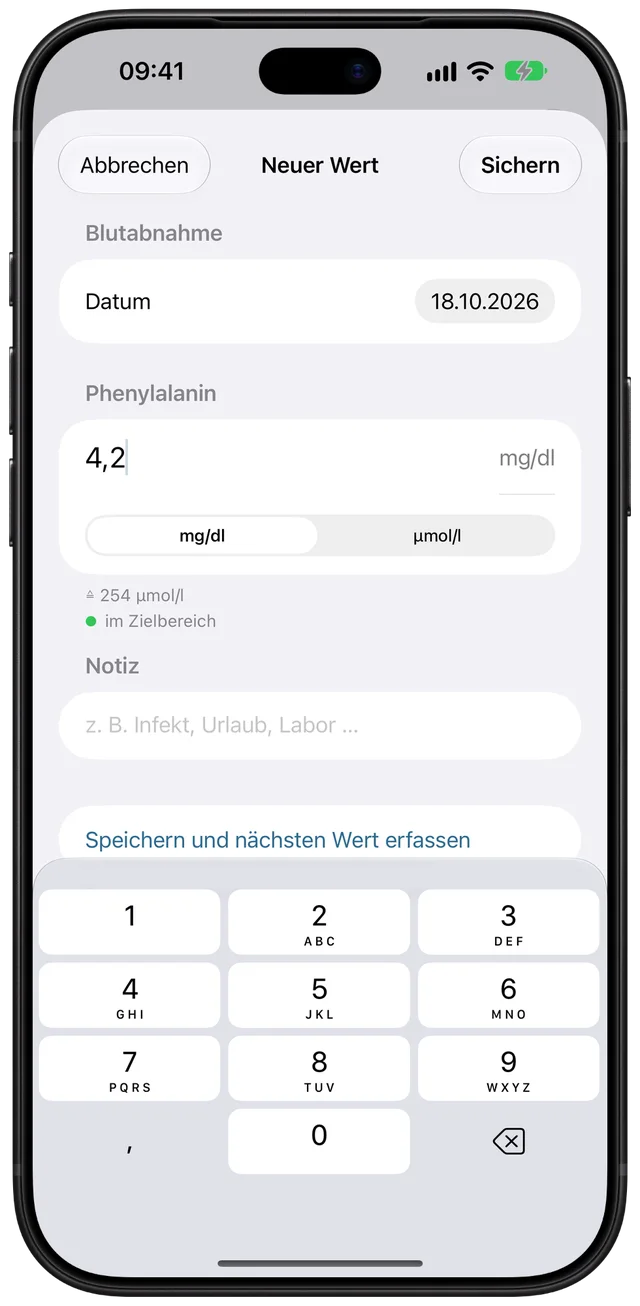 Entering a new value: date, phenylalanine 4.2 mg/dl, the converted value in µmol/l and the label “in target range”. The app interface is in German.
